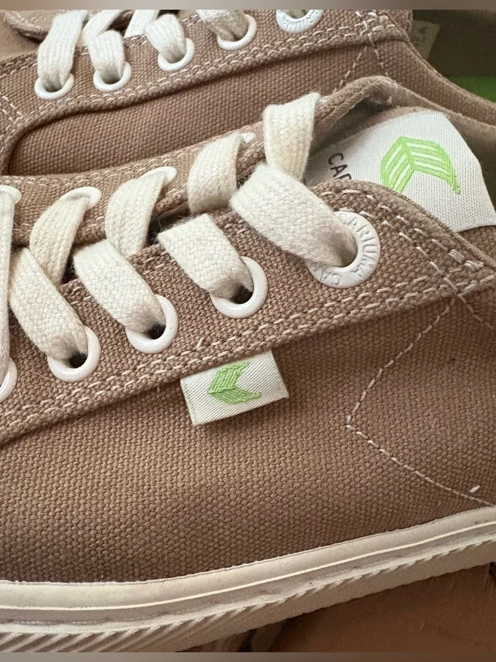 Cariuma OCA Low Womens Shoes Sz 7.5 Burnt Sand Canvas Contrast Thread Sneakers